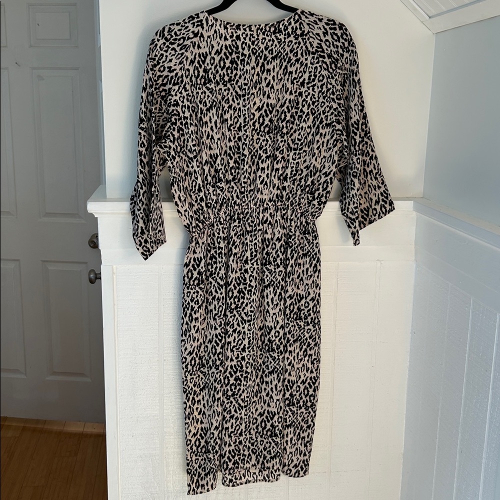 TUCKER Animal Print 3/4 Sleeve Dress 100% Silk, size Women’s medium - Picture 6 of 6